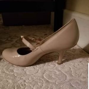 Women's Mary Jane pumps